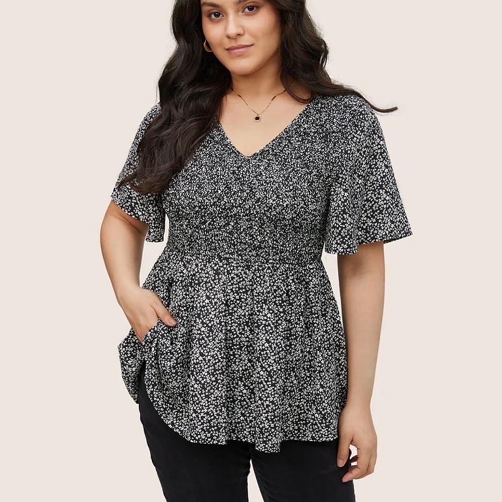 BloomChic Plus Size 2XL Ditsy Floral Shirred Ruffle Sleeve Elastic Waist Blouse